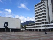 Vandalismo en la Universidad Nacional: Motos de vigilantes incineradas