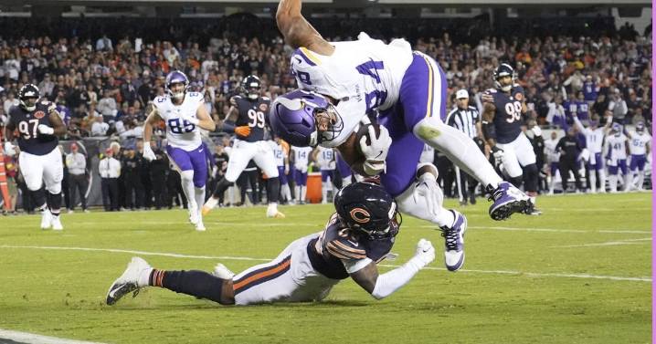 J.J. McCarthy rallies Vikings in 4th quarter of his debut for 27
