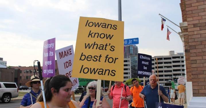 Protesters criticize changes to Iowa Department for the Blind training program