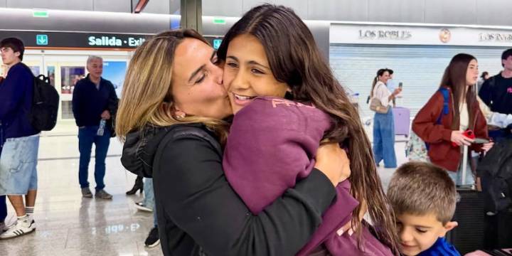 La sentida reflexión de Amalia Granata por el viaje de egresados de su hija Uma: “Un abrir y cerrar de ojos”