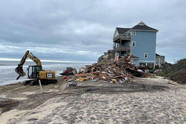 The Outer Banks Voice -   Cape Hatteras National Seashore reports new house collapse in Buxton