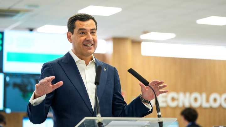Juanma Moreno señala que tiene "más razones y argumentos" que Sánchez para agotar la legislatura