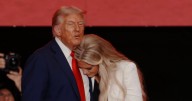 Trump y miles de sus seguidores despiden a Charlie Kirk en un funeral multitudinario