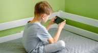 WhatsApp, Roblox, Discord y apps de citas podrían ser prohibidas para menores de 16 ante nueva ley en Australia