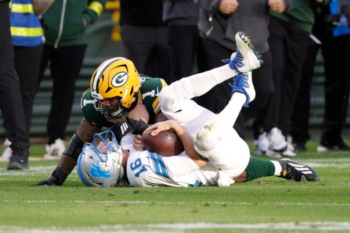 Micah Parsons has a successful debut with the Packers while dealing with a back issue
