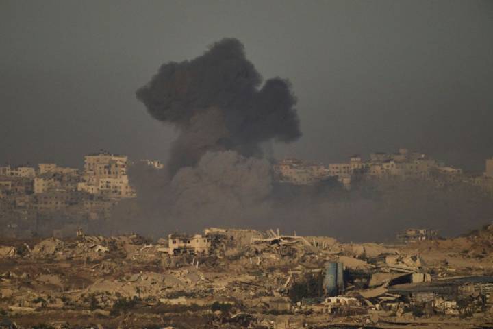 Israel desmantela pozos y estructuras con trampas explosivas; 71 muertos