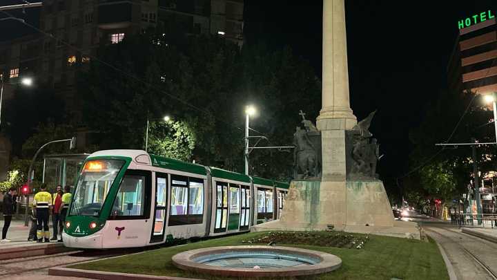 El tranvía de Jaén vuelve a recorrer las calles este miércoles