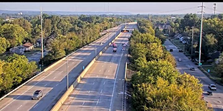 1 dead after crash involving motorcycle on I-264 at Algonquin Parkway