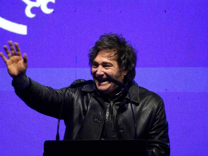 Javier Milei y sus medidas, EN VIVO: el Presidente retoma la campaña con un viaje a Ushuaia mientras la oposición busca tomar el centro de la agenda política en el Congreso