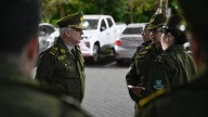 Sargento en estado crítico se “debate entre la vida y la muerte”: Lo que se sabe del carabinero atacado con adoquín en Las Condes