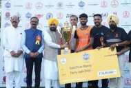 CM applauds players for reviving hockey