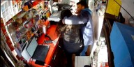 Le robó el celular a una kiosquera y le pidió dinero a los contactos: cayó por el asalto y el intento de estafa