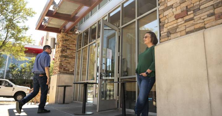 Starbucks shutters hundreds of stores, including some in New Mexico