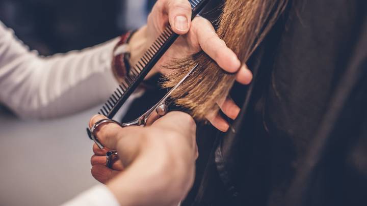 Por qué muchas personas se cortan el cabello después de una ruptura: la explicación de la psicología