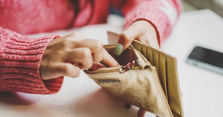 Major bank to close credit card app for all customers from next month