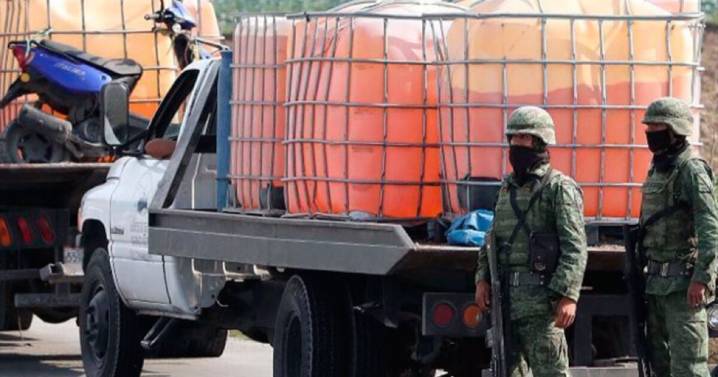 SEMAR detiene a directivos de empresas y servidores públicos relacionados con mercado ilegal de combustible en Tampico