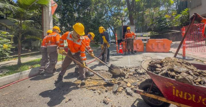 Alcaldía de Medellín ha tapado 15.000 huecos por toda la ciudad