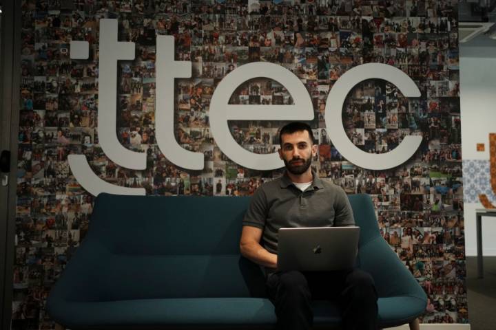 AI shakes up the call center industry, but some tasks are still better left to the humans