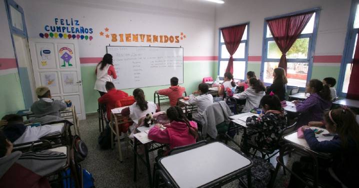 Gobierno ratificó la política salarial docente y afirmó que están «por encima de la inflación»