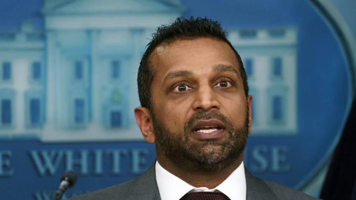 "Hipocresía con esteroides": Patel rechaza las acusaciones de politización del FBI tras la imputación de Comey