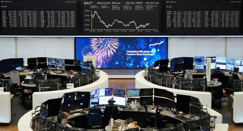 Global shares gain as traders keep focus on Fed cut path