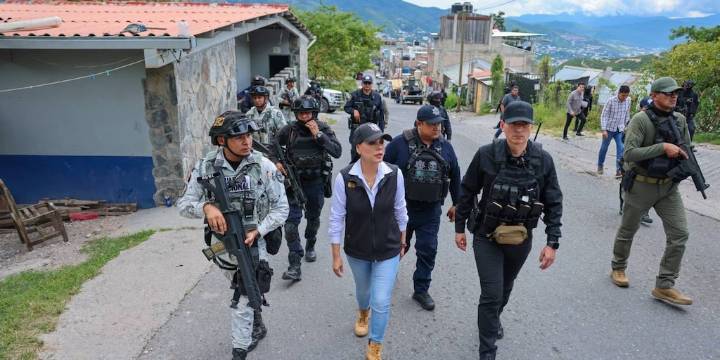 Evelyn Salgado, gobernadora de Guerrero, supervisa filtros de seguridad tras ola de violencia en Chilpancingo