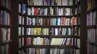 Una librería para zurdos en el casco antiguo de Pamplona