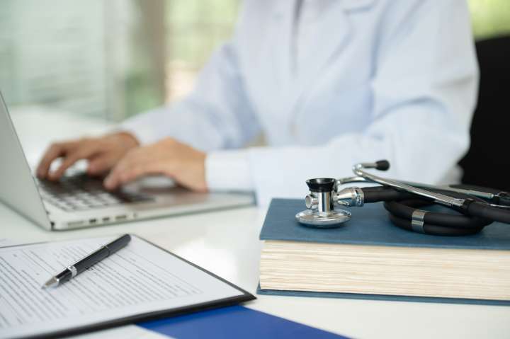 US may exempt doctors from $100,000 H