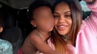 Niño de dos años murió tras dispararse con un arma que sacó del bolso de su madre en Indianápolis