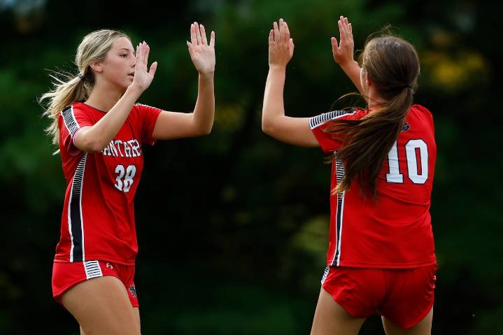 Saucon Valley girls soccer outduels Moravian Academy in 17