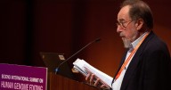Muere el Nobel de Medicina David Baltimore, cuyos avances fueron clave para entender el VIH