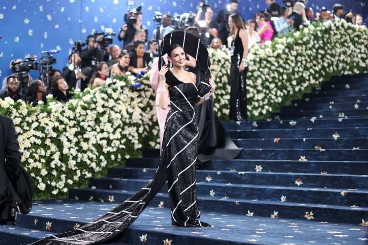 Demi Moore respalda a la esposa de Bruce Willis por cómo lo ha cuidado