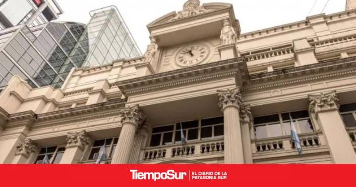 Economía El dólar mayorista superó el techo de la banda y el BCRA quedó habilitado para intervenir