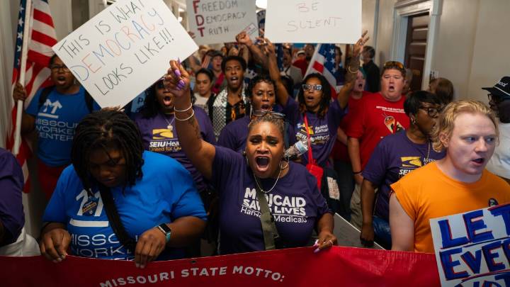 Thousands pack Missouri Capitol to protest Republican redistricting
