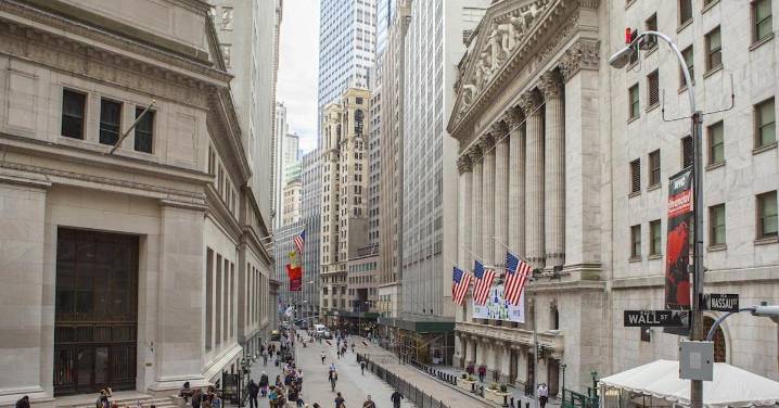Wall Street cierra mixto tras recorte de tipos de la Reserva Federal