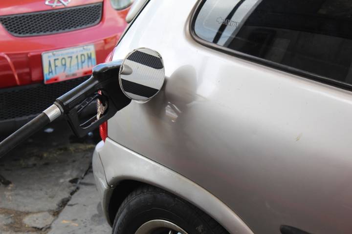 Tucupita insegura: se quedó dormido por la lluvia y le bajaron la gasolina del carro