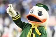 Oregon vying to become 2nd West Coast team to win Big Ten game with 9 am PT kickoff