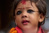 Una niña de dos años se convierte en la nueva «diosa viviente» de Nepal: Así es la rigurosa tradición de la Kumari
