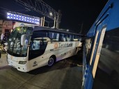 Un tren embistió a un colectivo que cruzó con la barrera baja en Ezeiza: hay 12 heridos y demoras