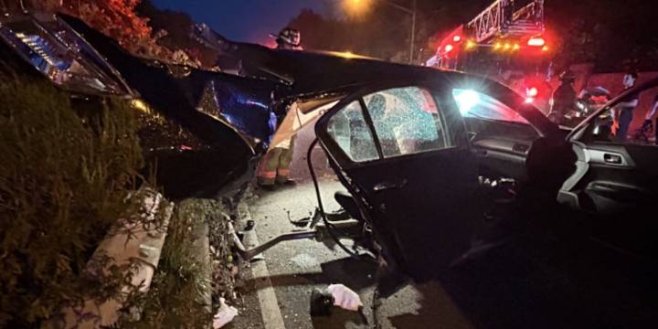 Columbia Parkway closed in both directions due to serious crash