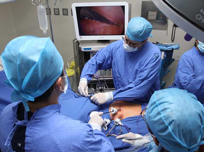 Piden regular cirugías estéticas en menores