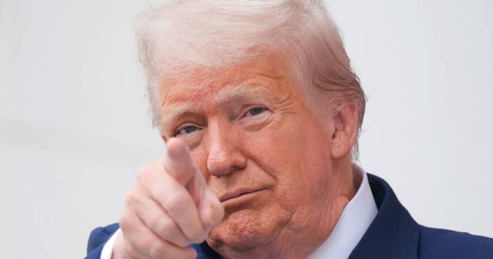 Trump reta al país y crea 'América Ora': la iniciativa para transformar la nación a través de la oración