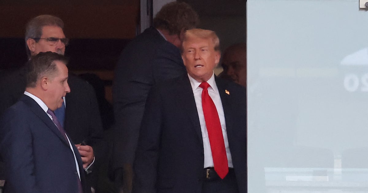 Trump Can’t Escape Boos Watching His Beloved Yankees