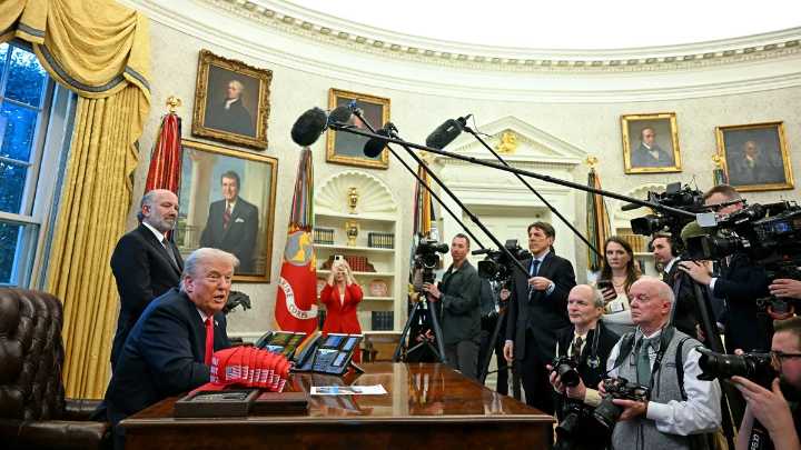 Se recrudece tensión con medios y gobierno de Trump