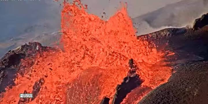 Kilauea eruption’s 32nd episode sends lava fountains 500 ft. into the air