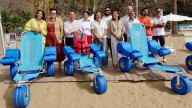 Mejora del baño adaptado en Las Teresitas: Santa Cruz dota a su playa con ocho sillas anfibias