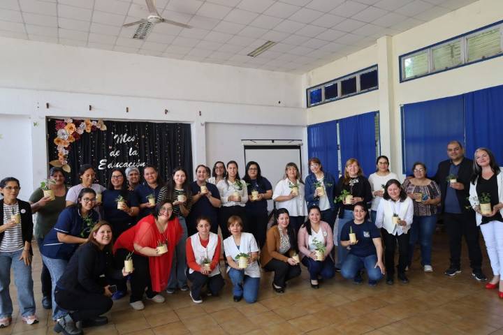 PUERTO VILELAS: Emotivo Homenaje Por El Día Del Profesor En La Escuela N.° 52 “Preceptor Andrés Duarte”