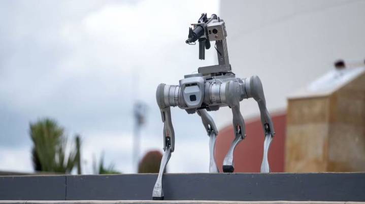 Perro robot armado con una AR-15 combatirá el crimen en Zaca...