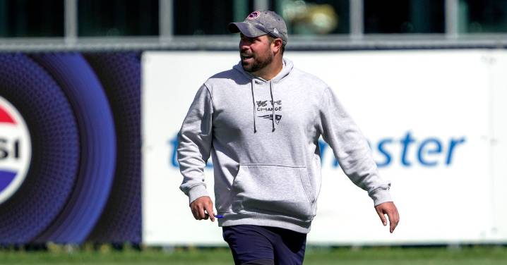 Zak Kuhr to serve as Patriots’ defensive play caller vs. Dolphins