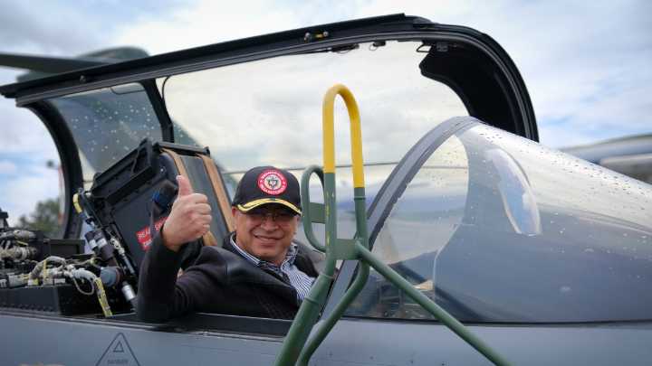 El 10 % de la compensación industrial de Saab y los detalles del decreto y Conpes para agilizar la compra de aviones Gripen